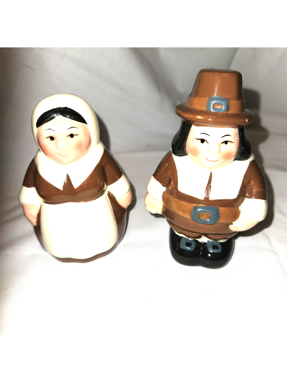 Vintage 2002 Publix Pilgrim Pair Man & Woman Salt & Pepper Shakers Thanksgiving